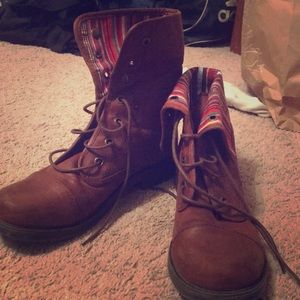 Brown lace up fashion combat boots